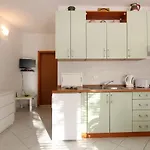 佩拉公寓 *